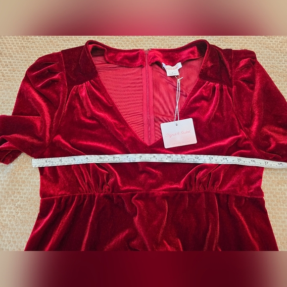 Maternity New INGRID & ISABEL dressWomens Red Velvet Short Sleeve Mid… - Picture 9 of 9